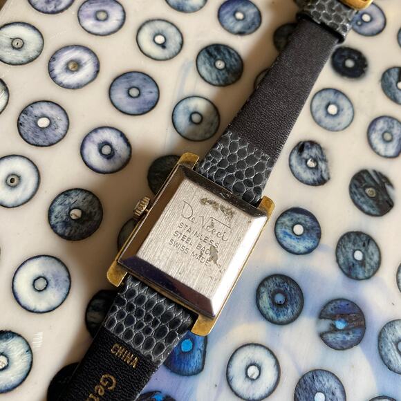 De Vecci Bonwit Teller 17 Jewels Wristwatch and Rainbow Beaded Bracelet Bundle - Picture 5 of 6